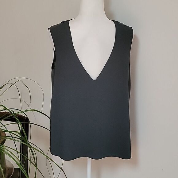 BCBGmaxazria dark green flowy tank top - Picture 3 of 8
